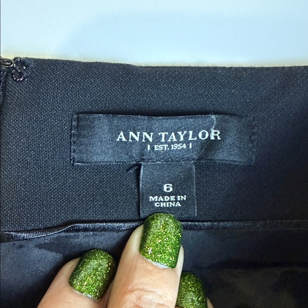 Ann Taylor Black Classic Pencil Skirt, Size 6 - Picture 3 of 7